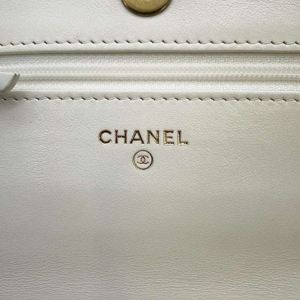 9441095 16 CHANEL Chain Wallet Top CocoMark Caviar Skin White