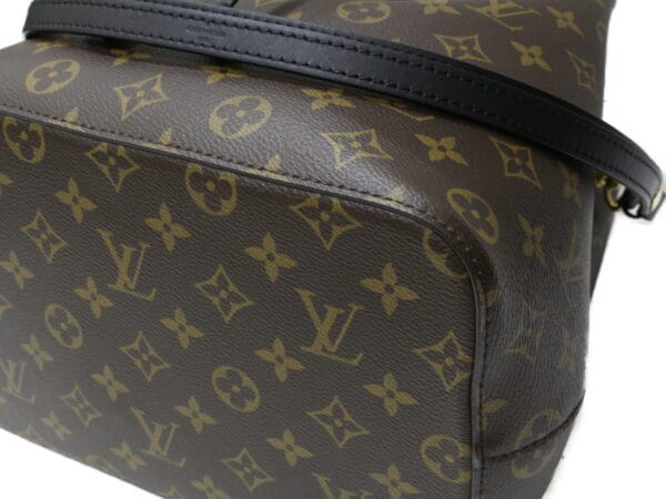 imgrc0090683910 Louis Vuitton Neonoe Monogram Canvas Drawstring Bag Brown