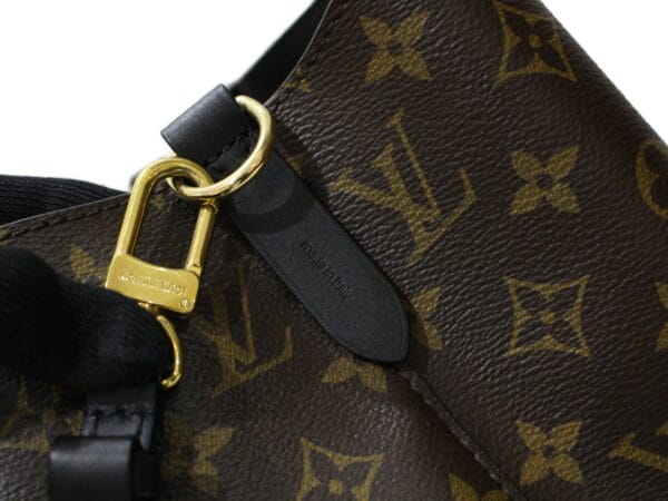 imgrc0090683916 Louis Vuitton Neonoe Monogram Canvas Drawstring Bag Brown